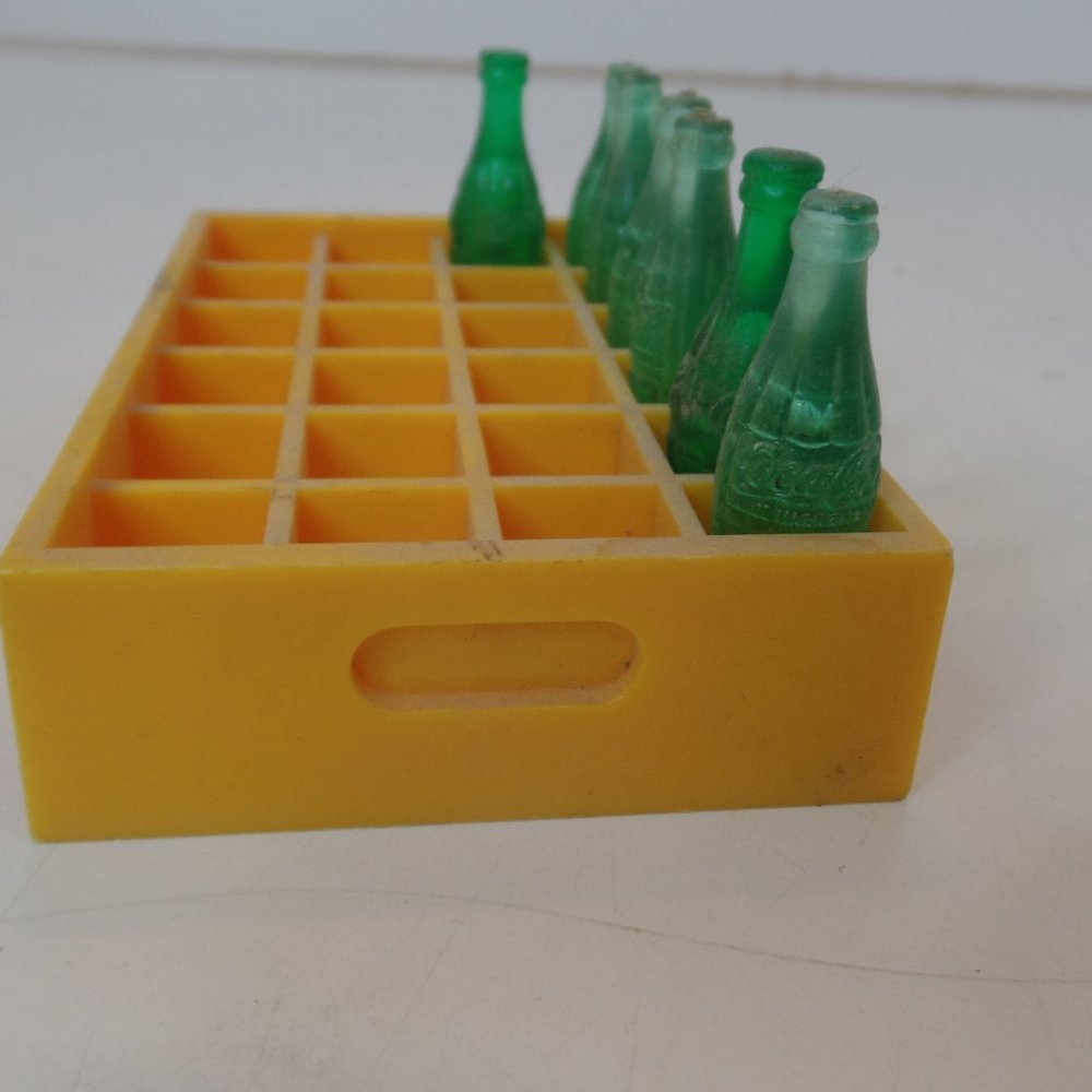 Vintage Drink Coca-Cola Mini Yellow Tray With 7 Green Plastic Coke Bottles Mini - Picture 2 of 6